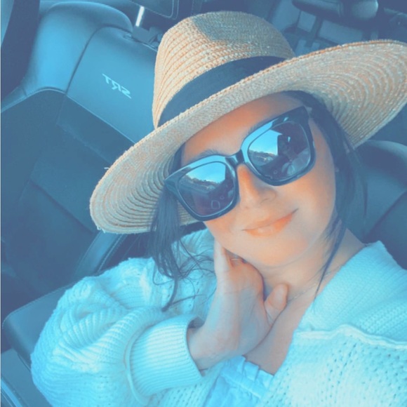 Meet your Posher, Luci - Picture 1 of 1